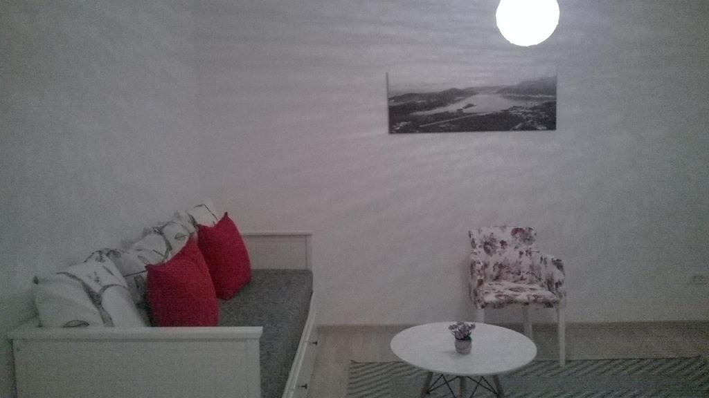 Apartments Delfin Тиват Екстериор снимка