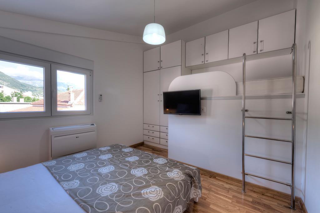 Apartments Delfin Тиват Екстериор снимка
