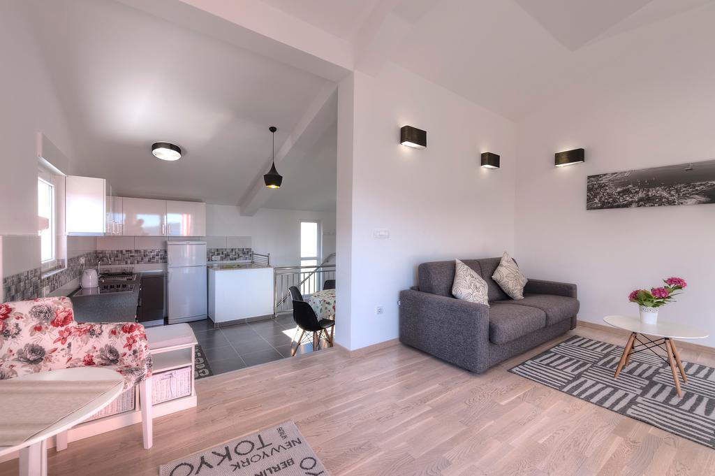 Apartments Delfin Тиват Екстериор снимка