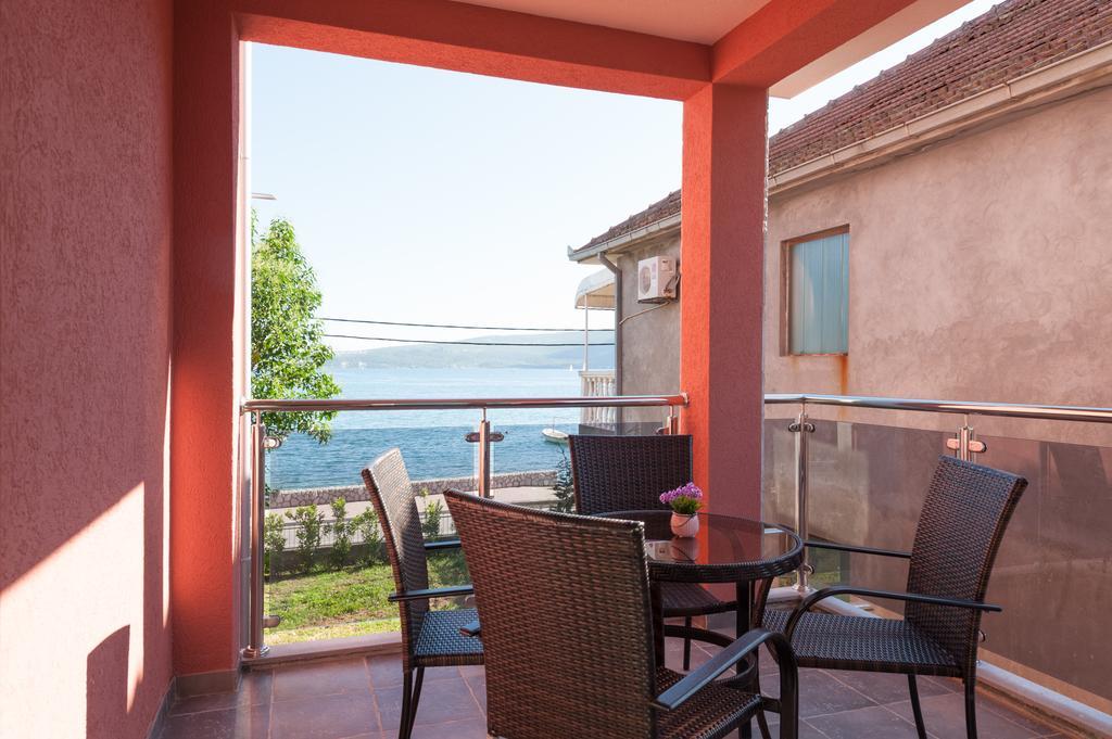 Apartments Delfin Тиват Екстериор снимка
