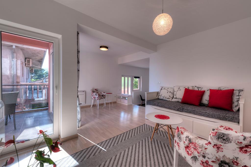 Apartments Delfin Тиват Екстериор снимка