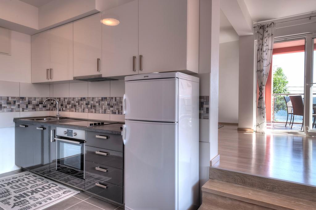 Apartments Delfin Тиват Екстериор снимка
